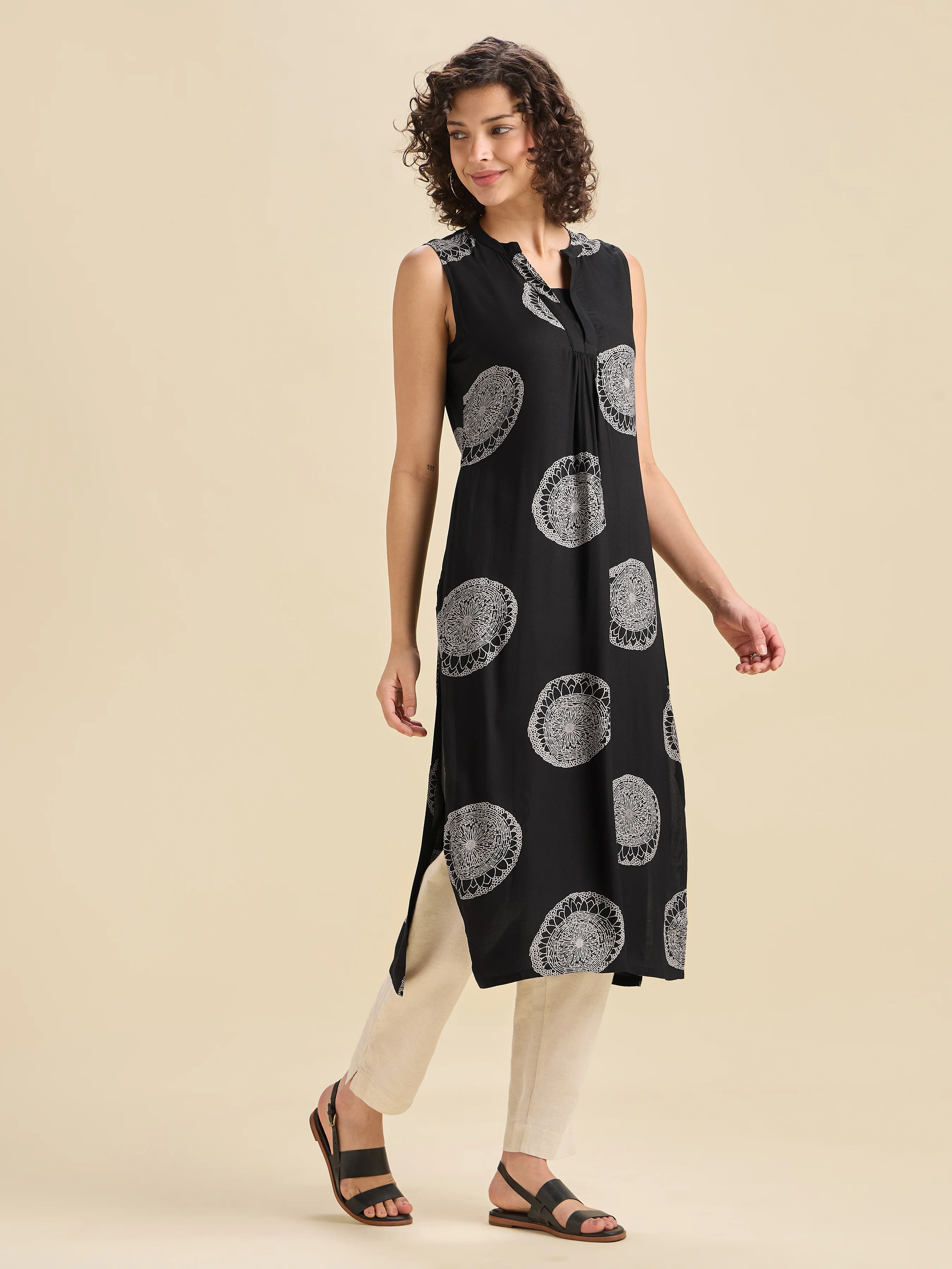 Black And Beige Viscose Printed Slited Sleeveless Kurti With Gathers - Image 4