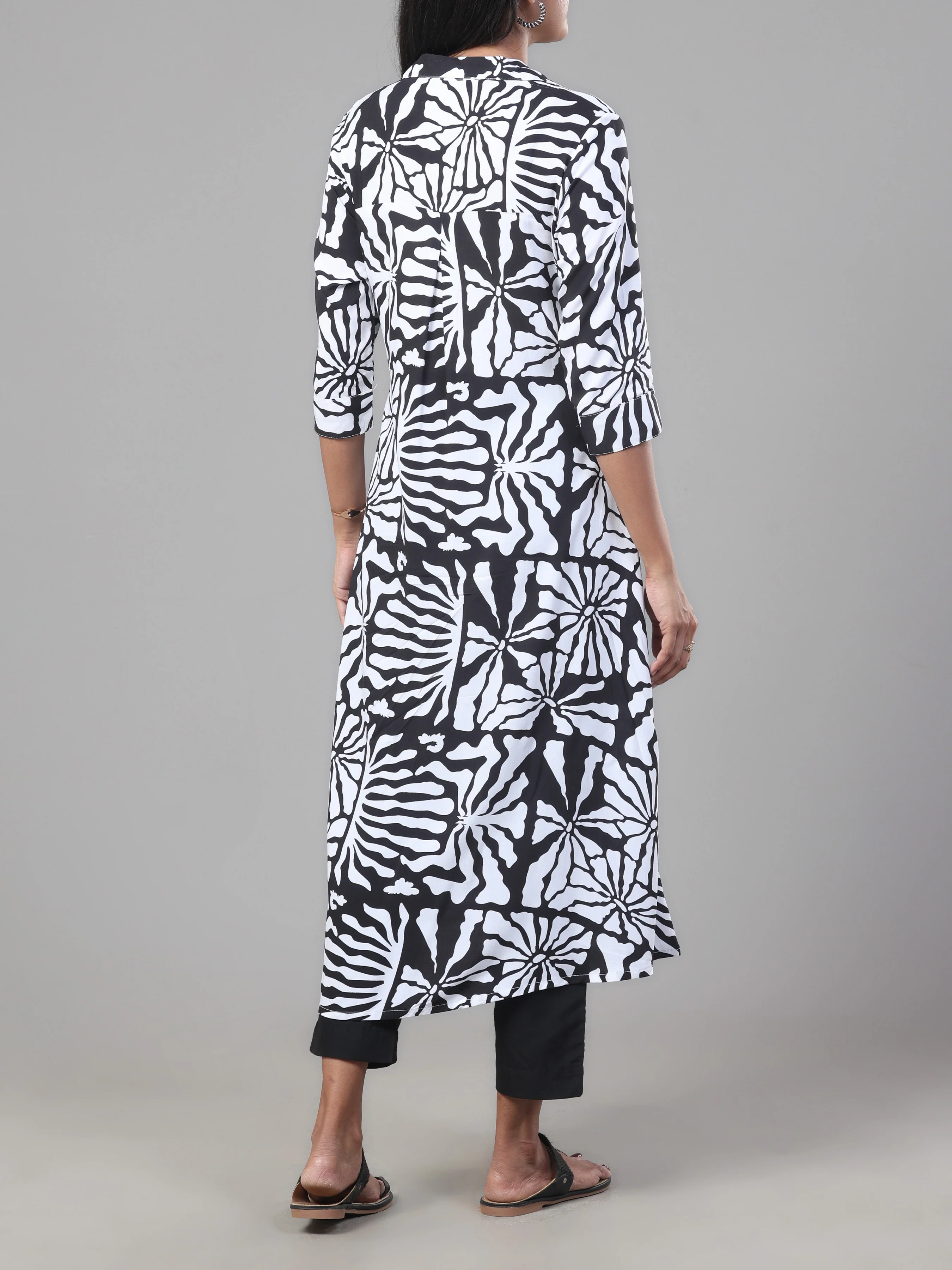 Black And White Viscose Printed Kurti - Image 5