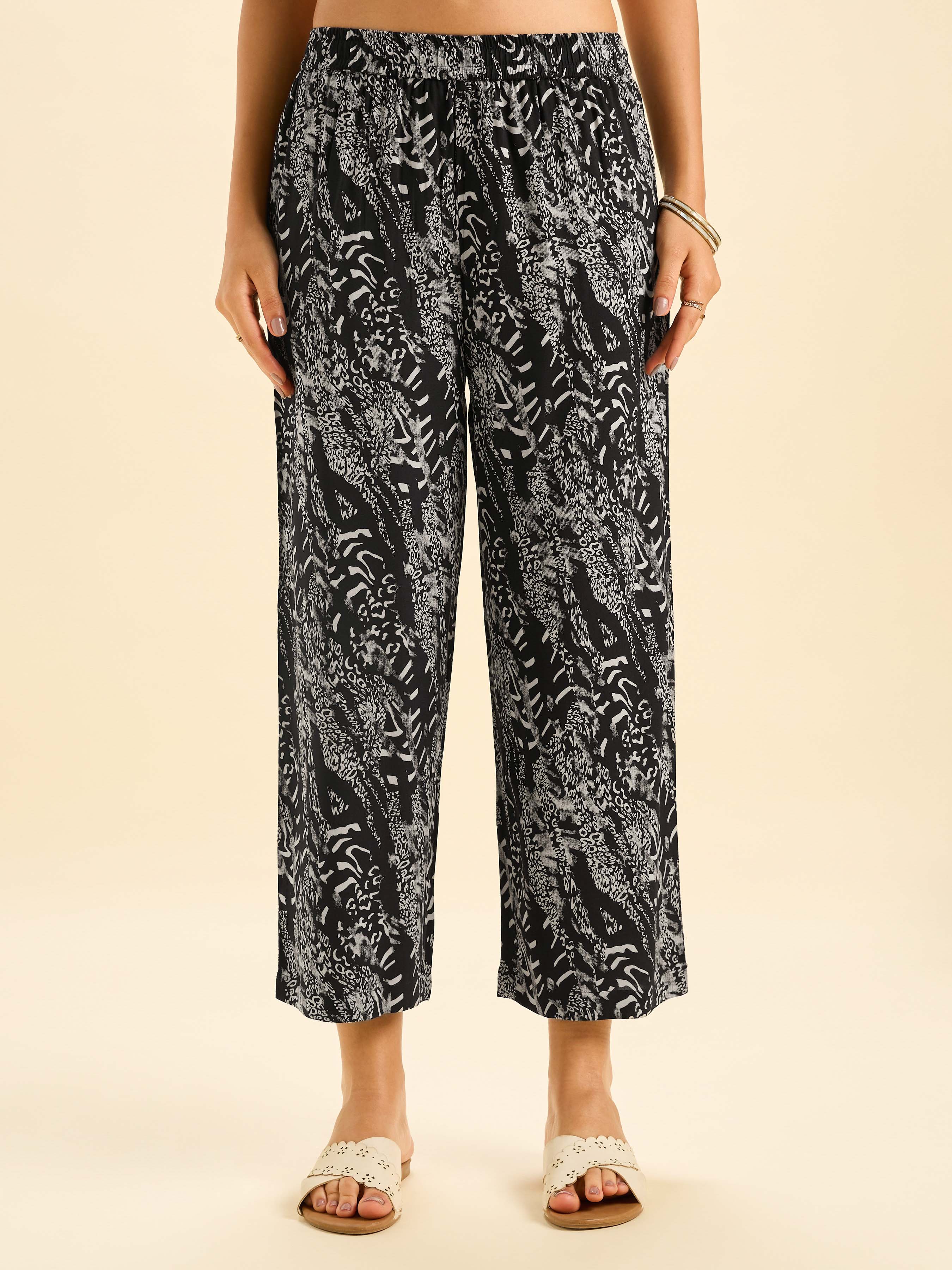 Black And White Viscose Printed Kurti Set With High- Low Hem - Image 6