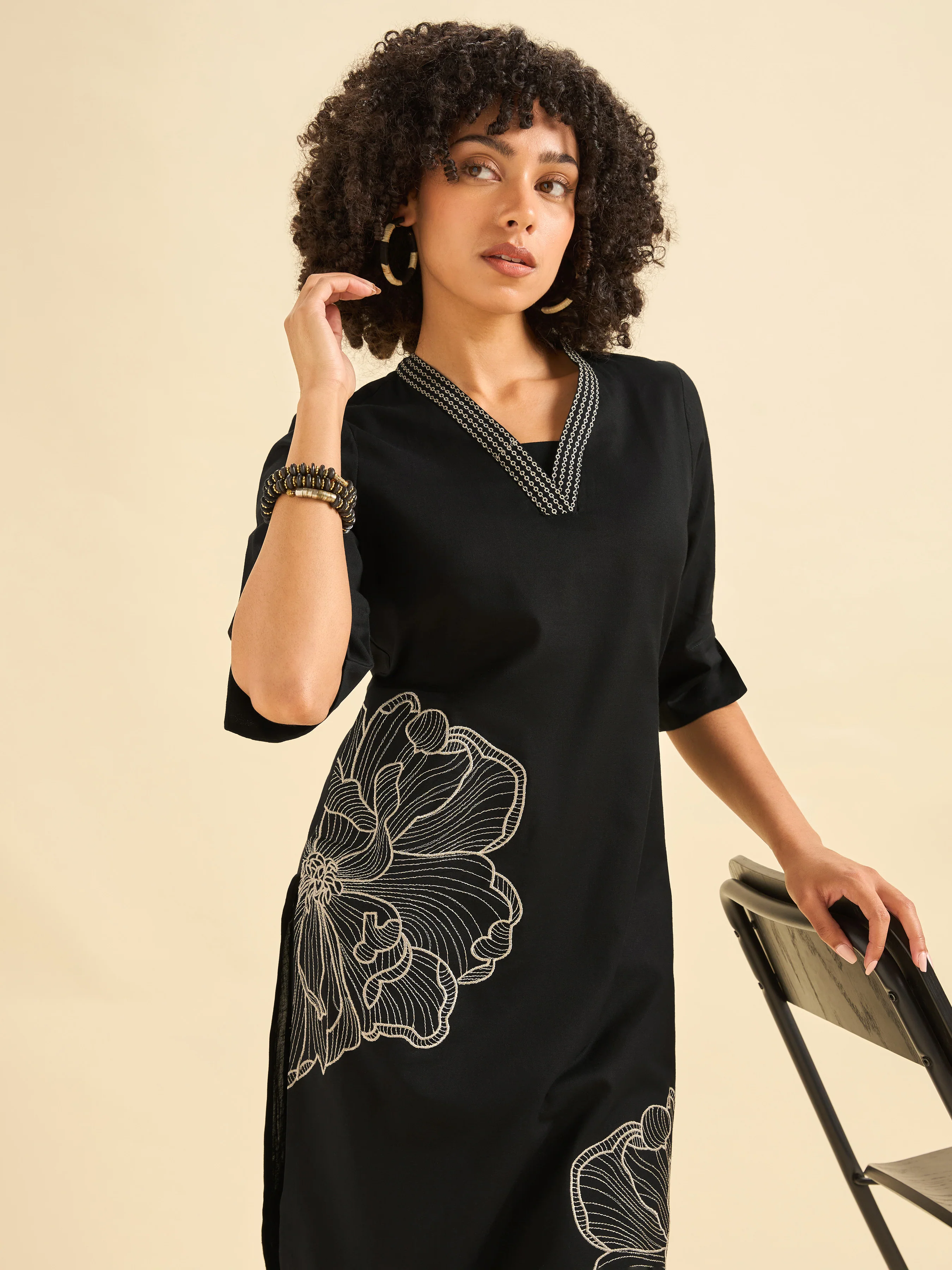 Black Cotton Flax Slit Kurti Set With Embroidery - Image 3