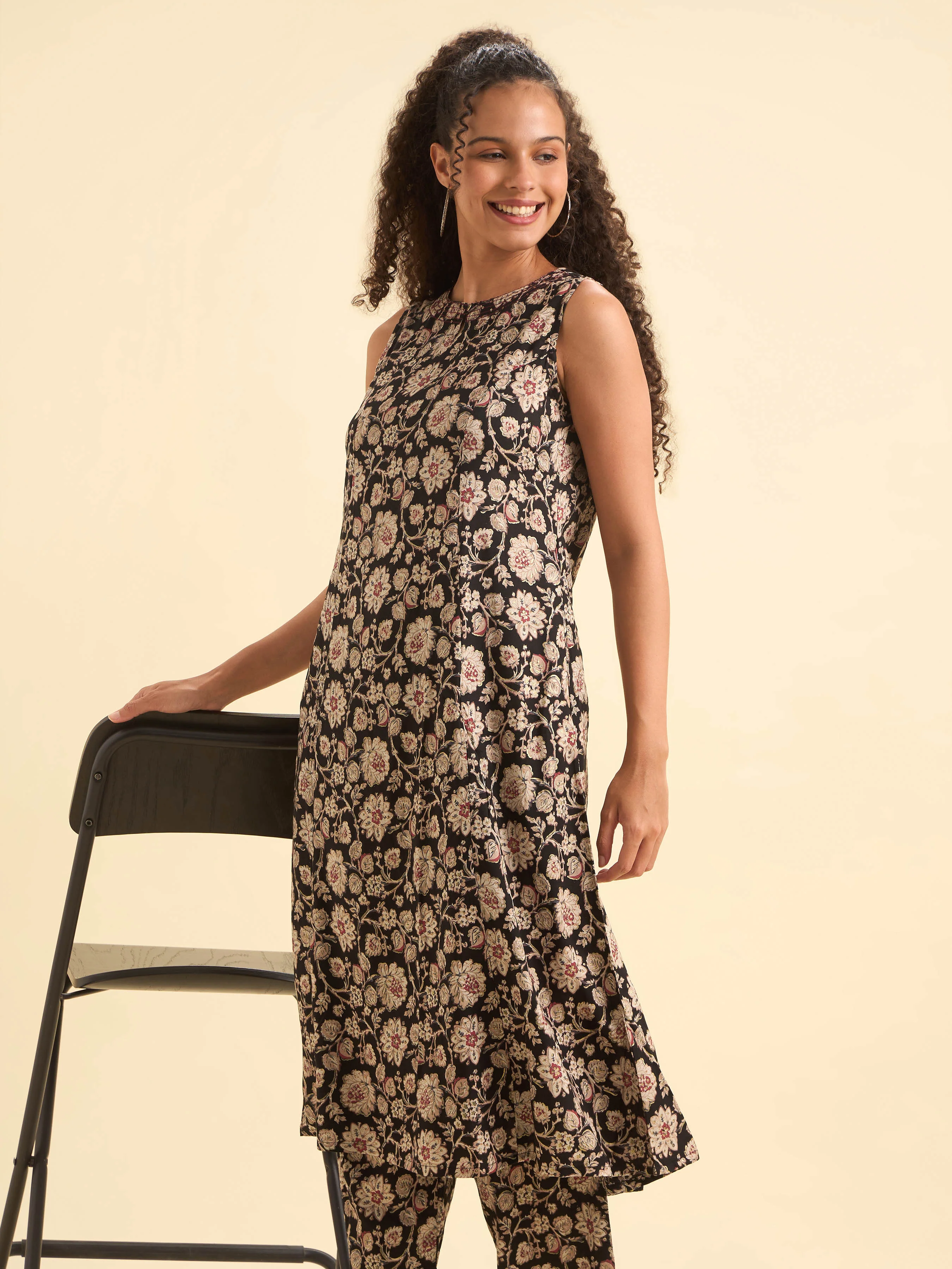 Black Multi Colour Viscose Print Flared Kurti Set With Princesscut And Sequins Work - Image 4