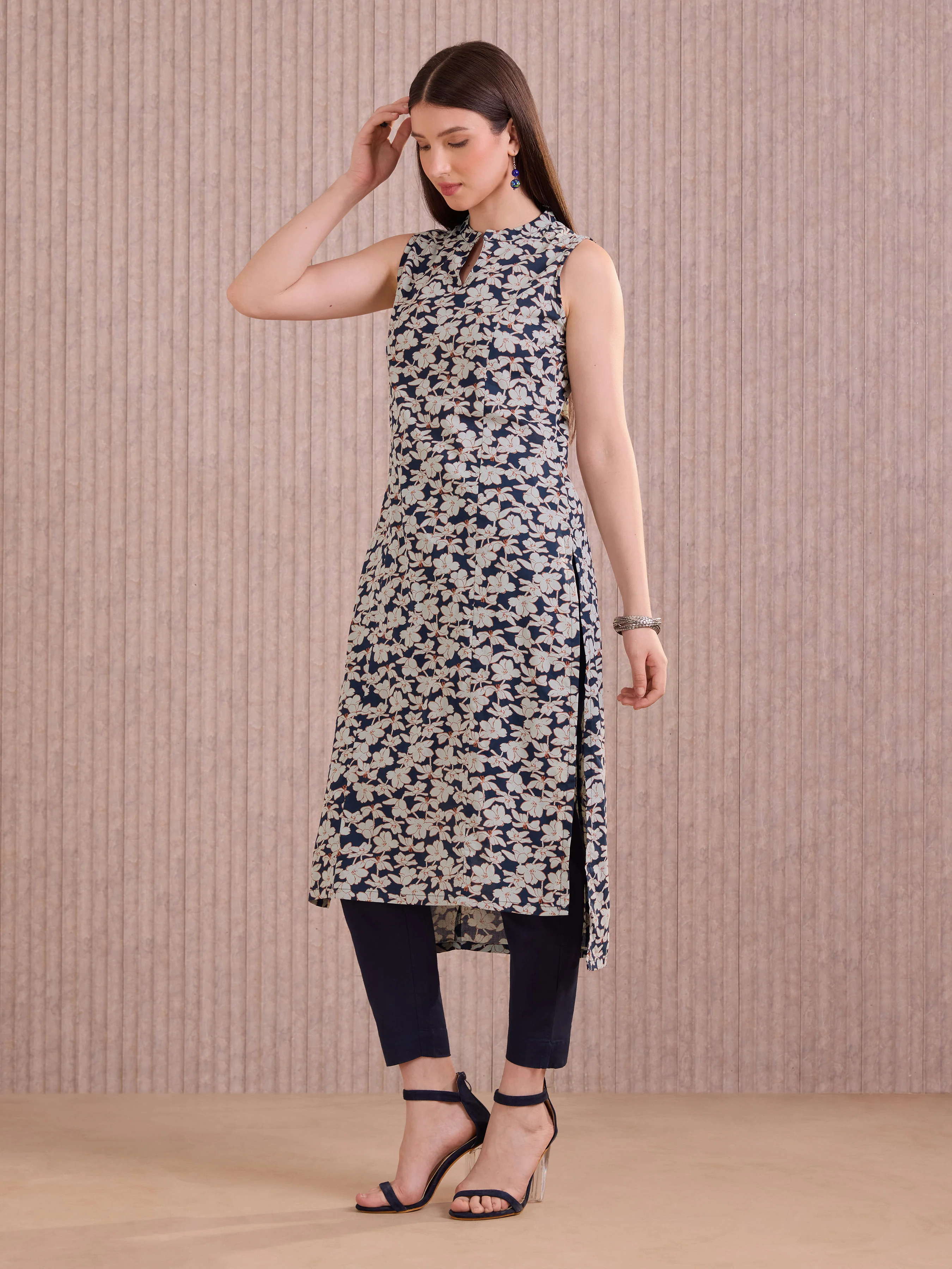 Blue Pure Cotton Floral Print Sleeve Less Kurti with Extra Sleeves Included - Image 3