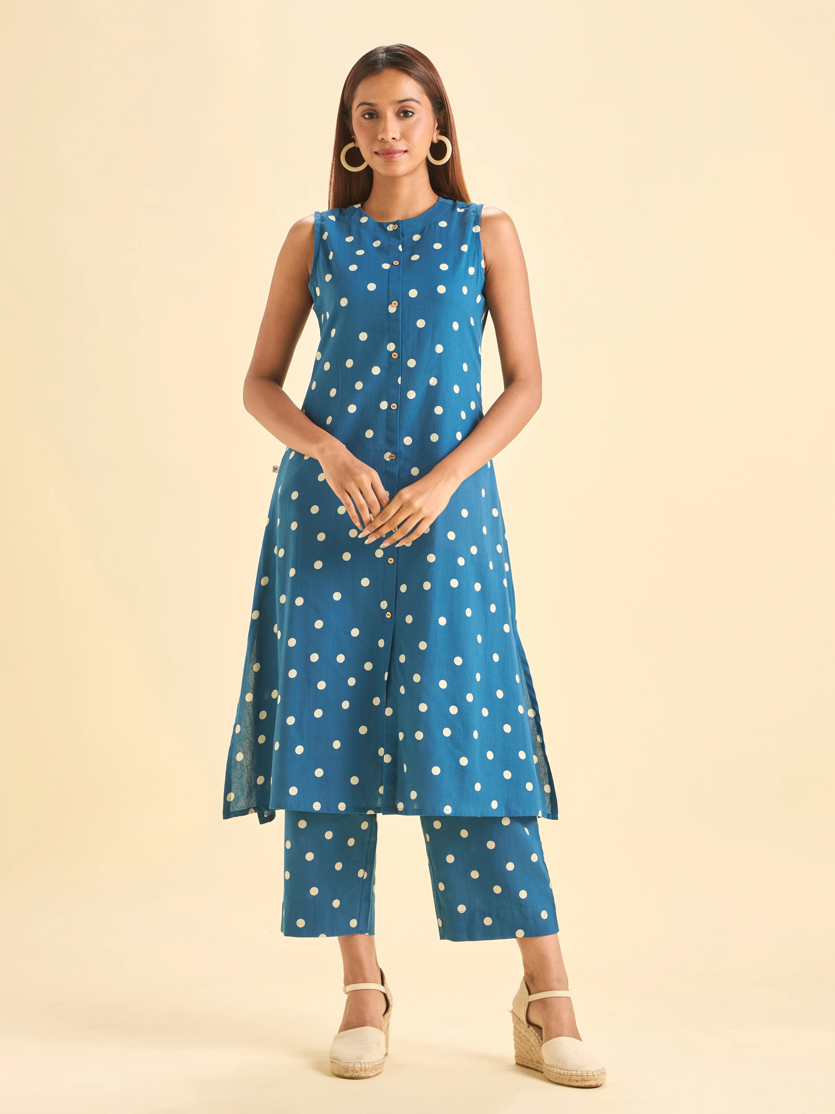 Classic Blue Ivory Cotton Flax Printed Flared Sleeveless Kurti Set With Centre Cut - Image 2