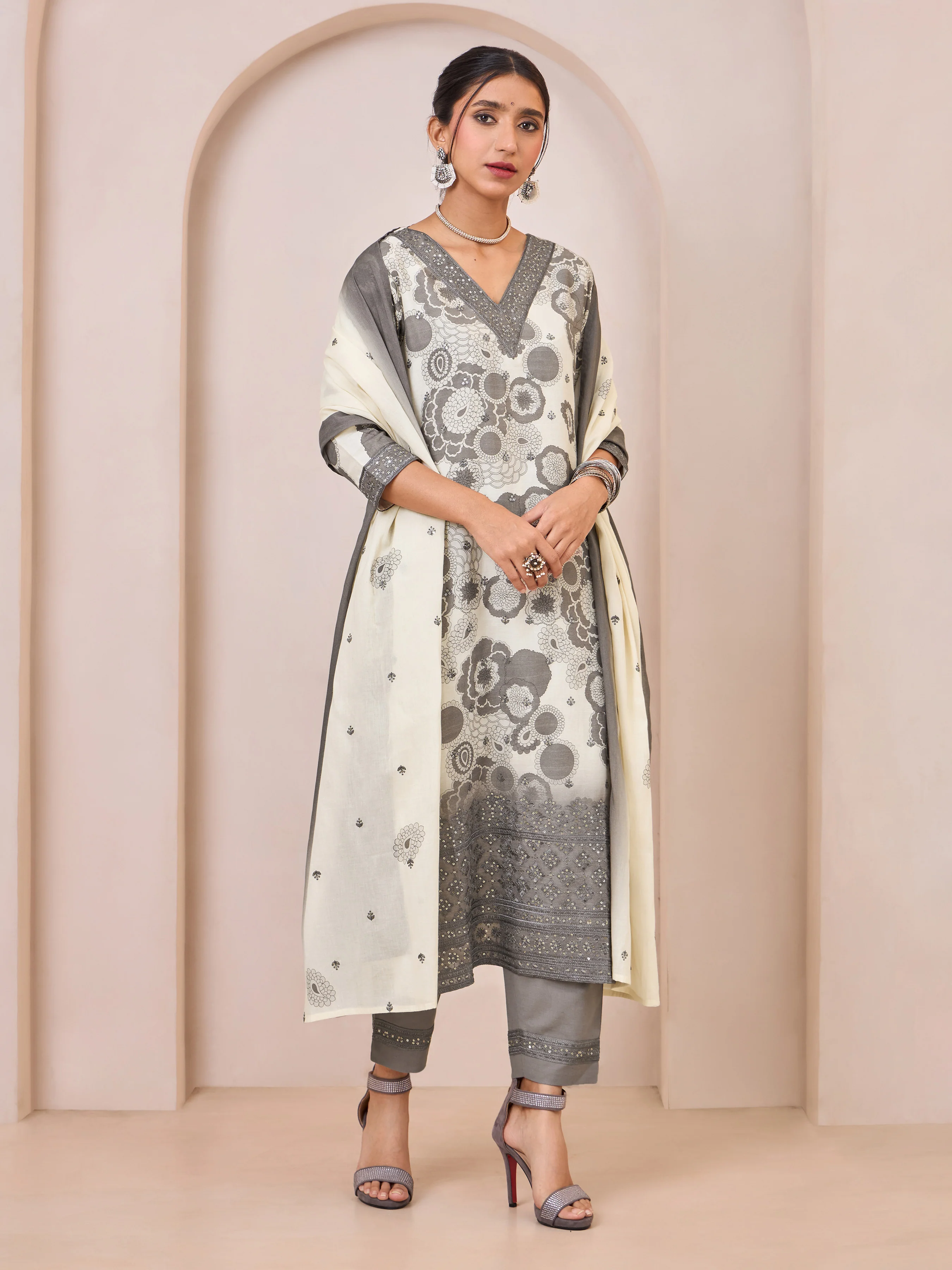 Grey Pure Cotton Floral Printed Kurti Set & Dupatta With Sequins Embroidery - Image 4