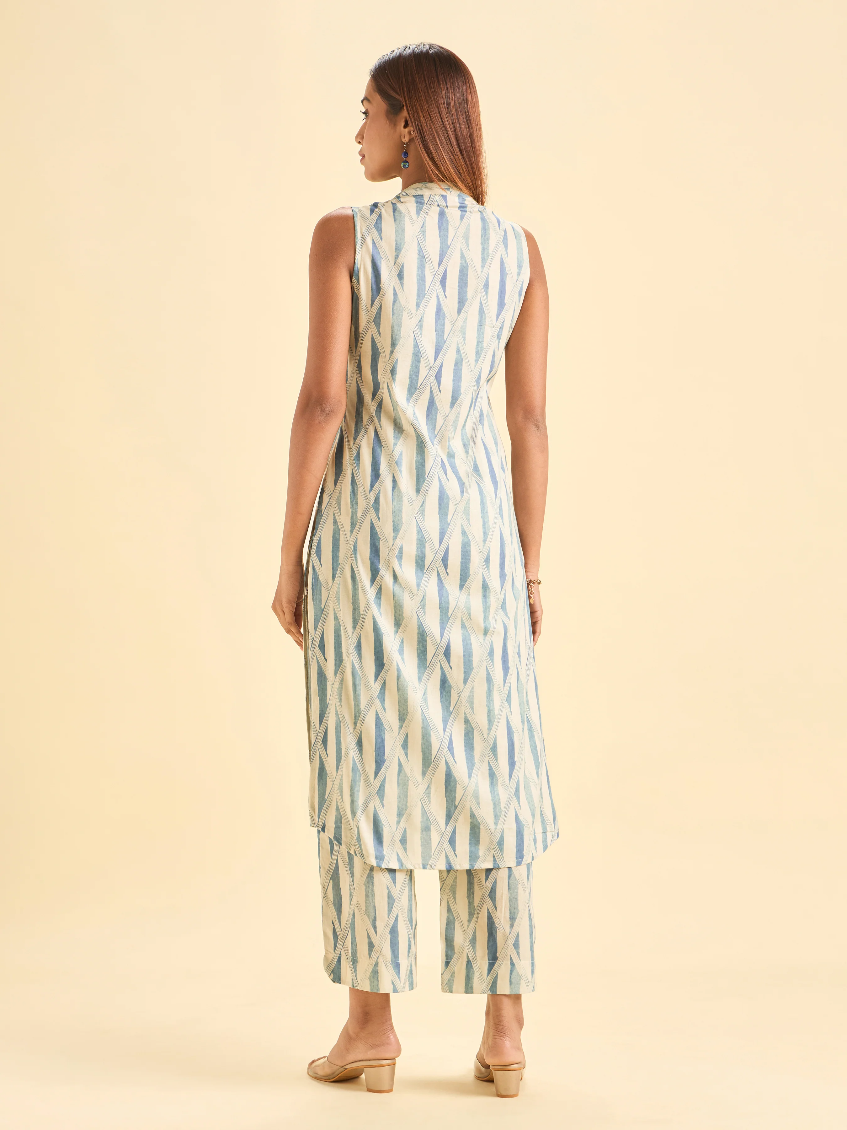 Ivory And Blue Pure Cotton Printed Sleeveless Slitted Kurti Set With Liberty Cut - Image 5