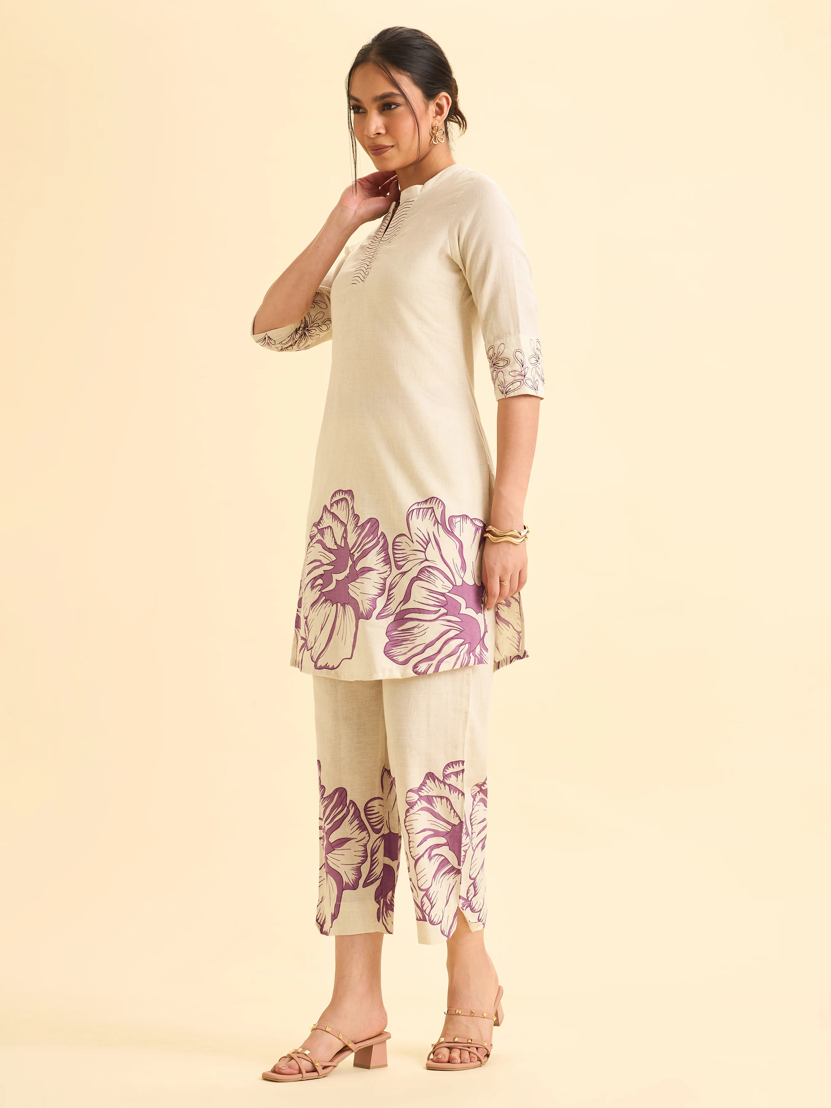 Ivory And Pink Cotton Flax Printed Kurti With Embroidery - Image 4