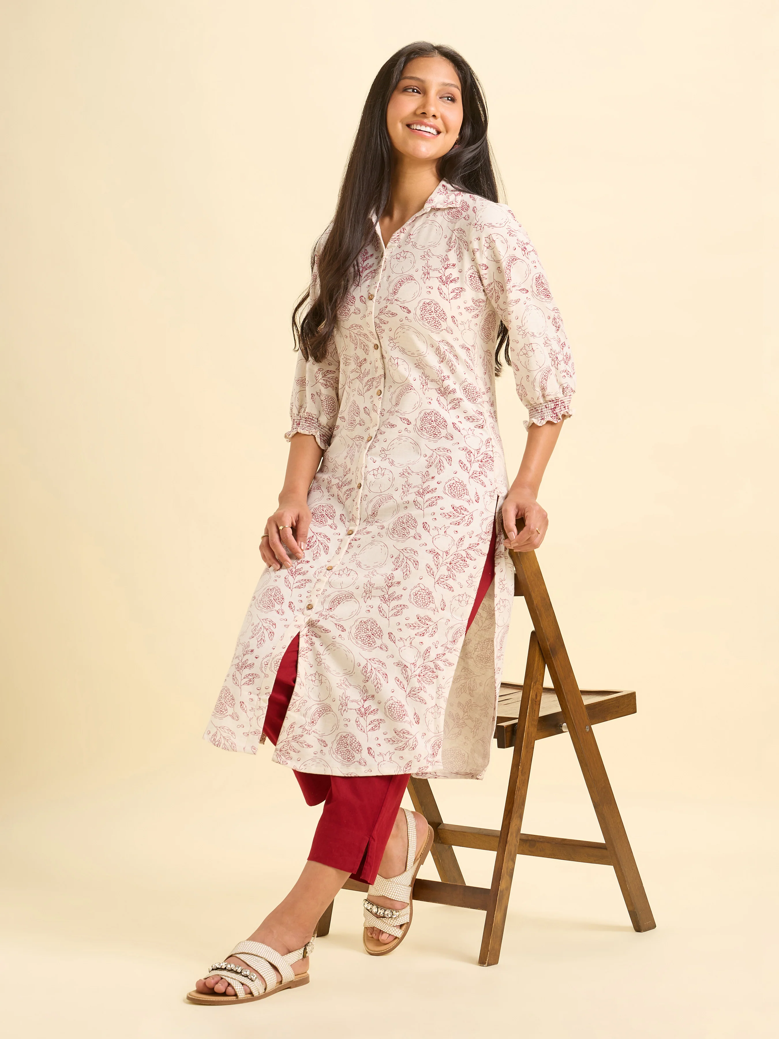 Ivory Cotton Flax Slub Printed Kurti With Samocked Sleeve Cuff - Image 3