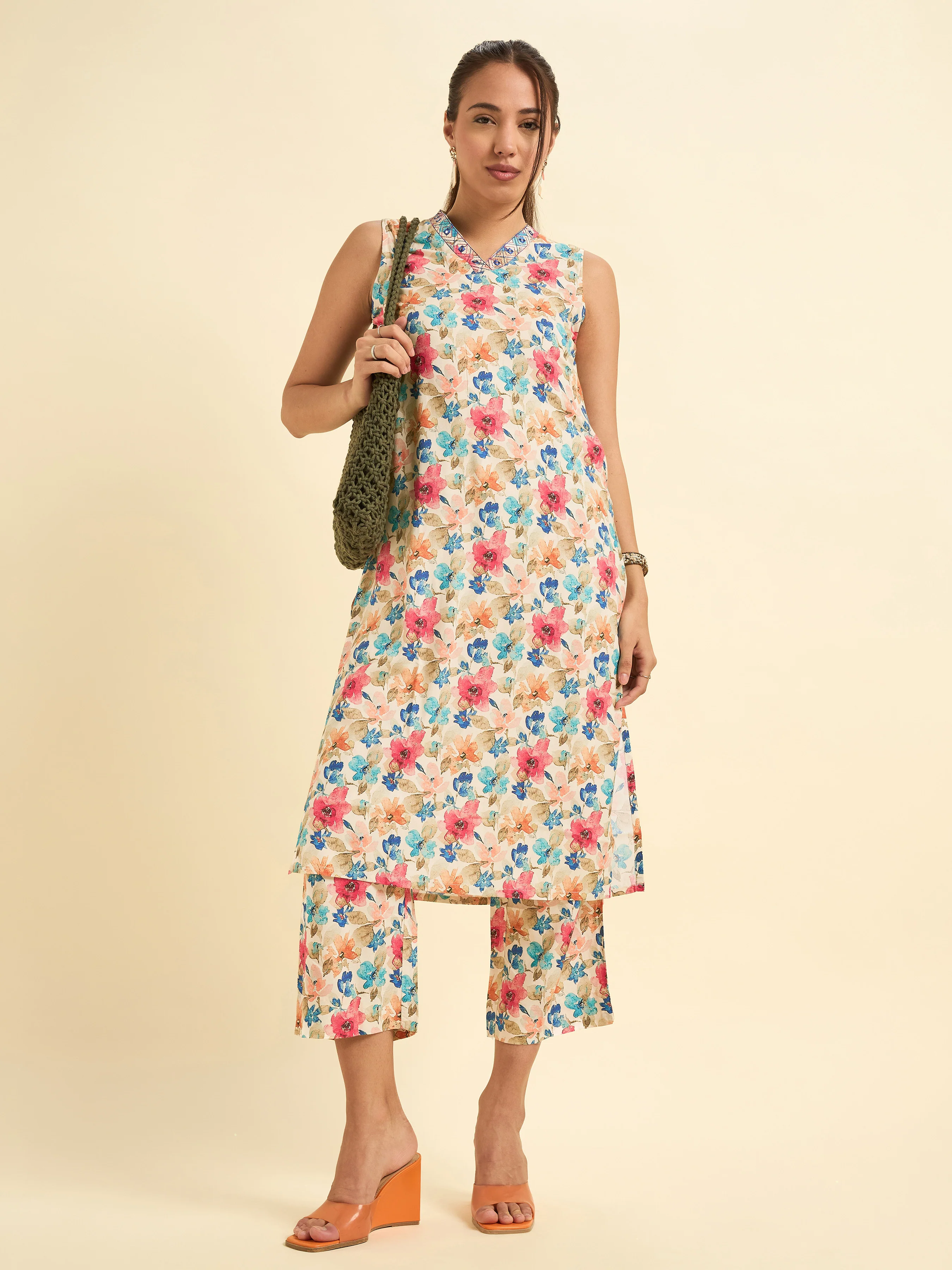 Ivory Multi Colour Cotton Flax Printed Sleeveless Kurti Set With Mirror Work Embroidery - Image 2