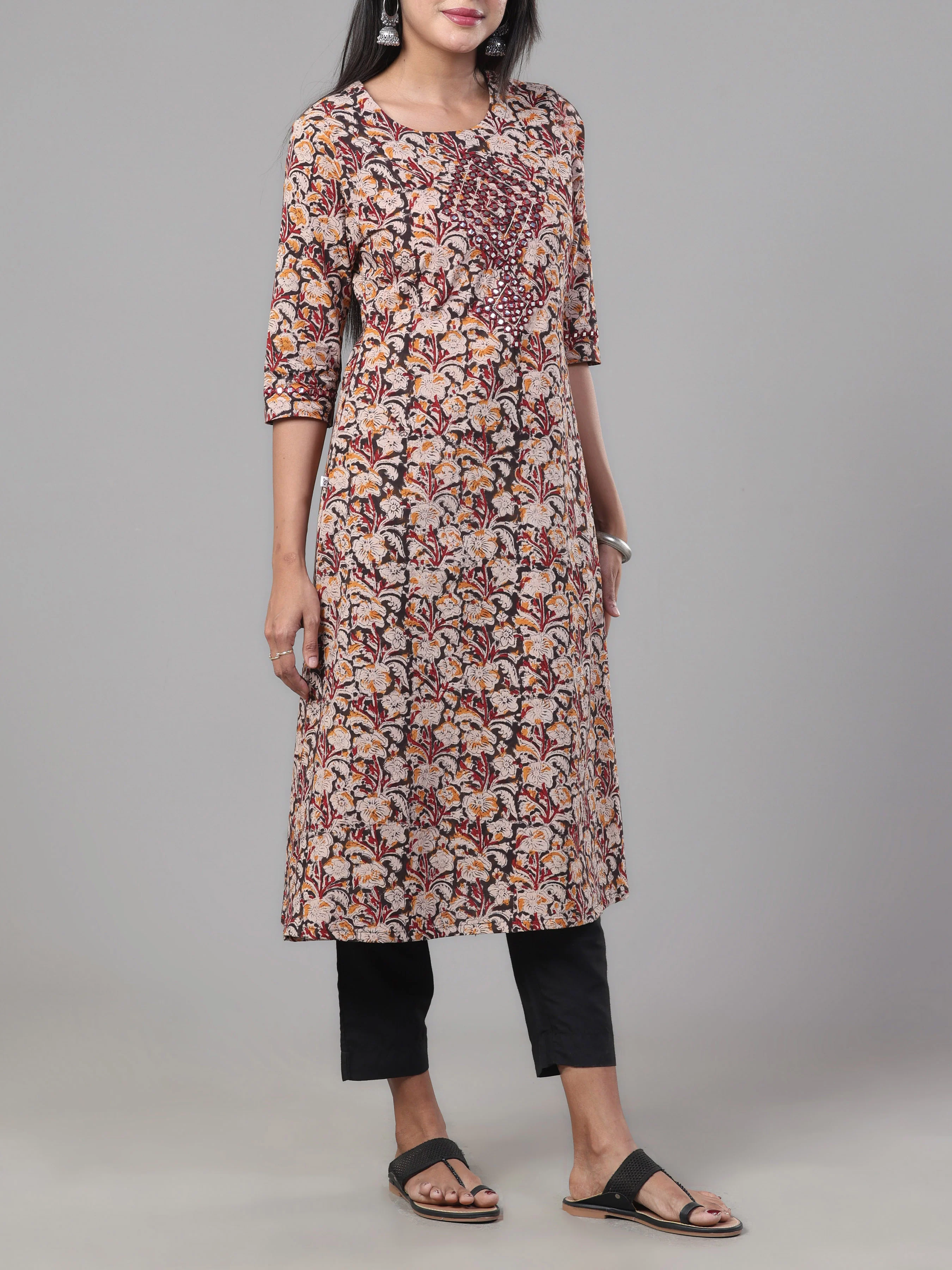 Maroon And Black Pure Cotton Printed Kurti With Mirror Work - Image 4