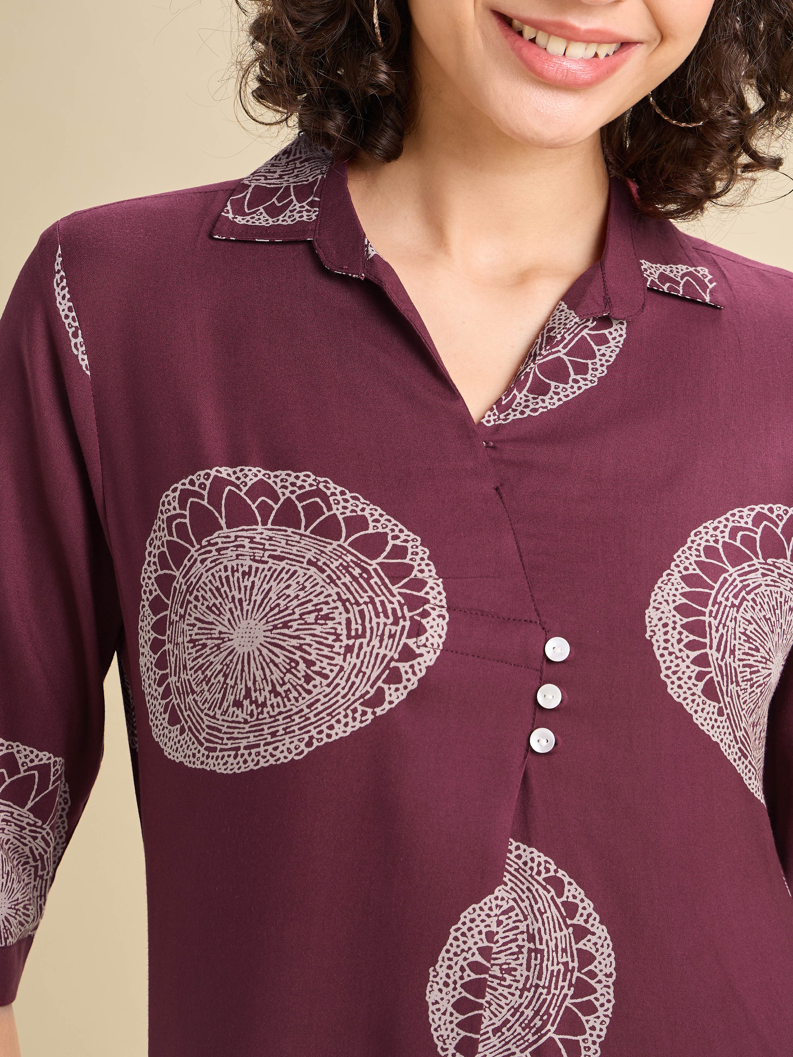 Maroon And White Viscose Printed Slitted Kurti - Image 2