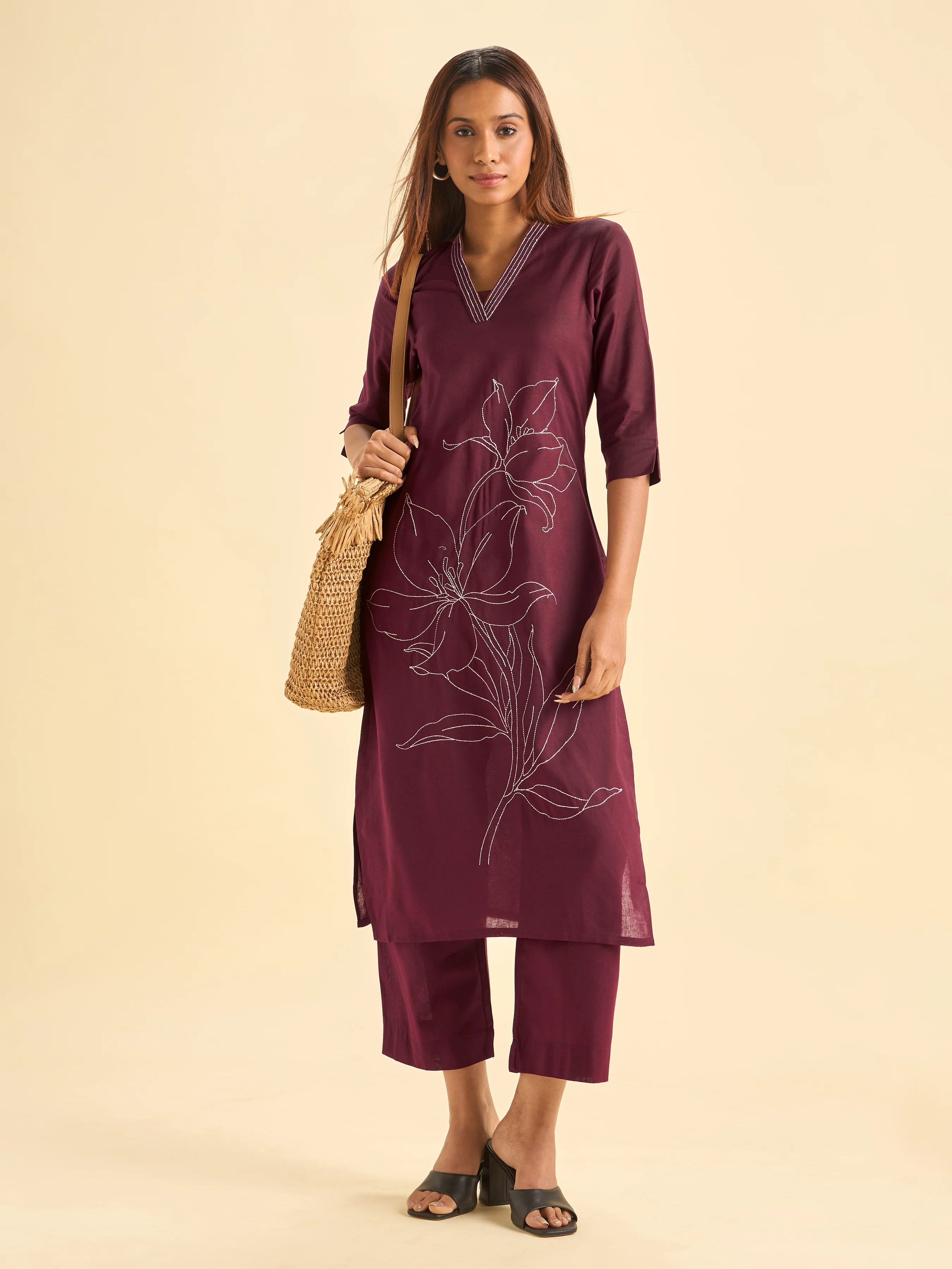 Meroon Cotton Flax Slitted Kurta Set With Embroidery - Image 4