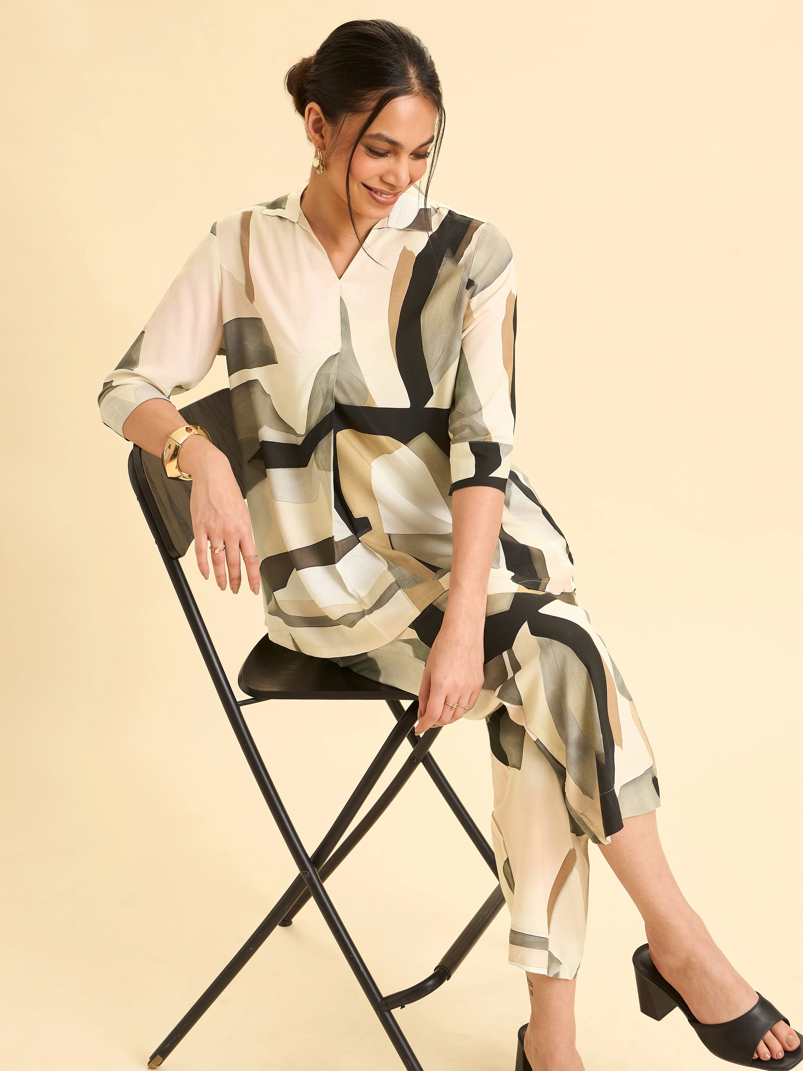 Multi Colour Viscose Printed Tunic With Parallel pant - Image 4