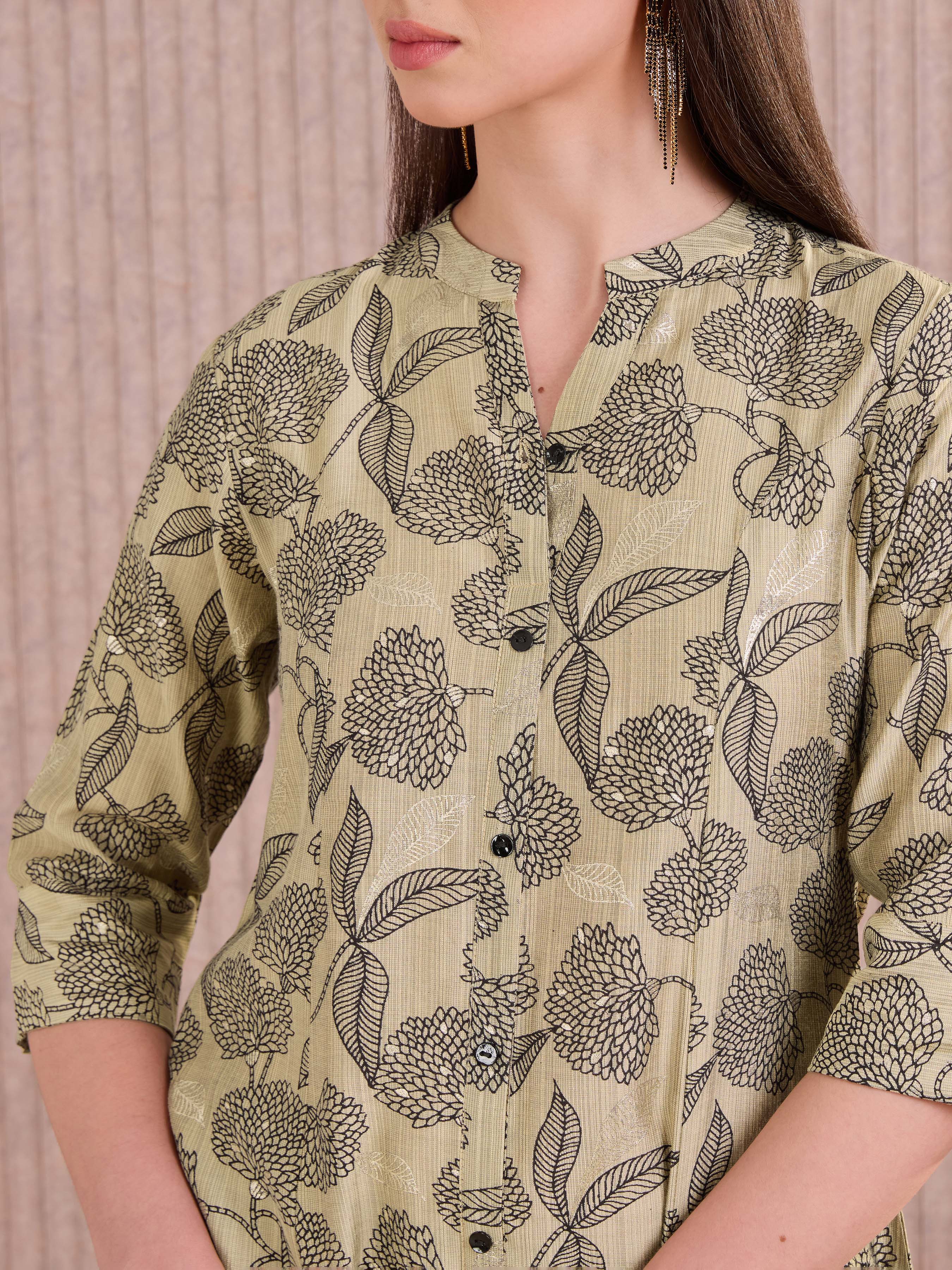 Ivory And Balck Moadal Foil Printed Kurti With Princesscut - Image 3