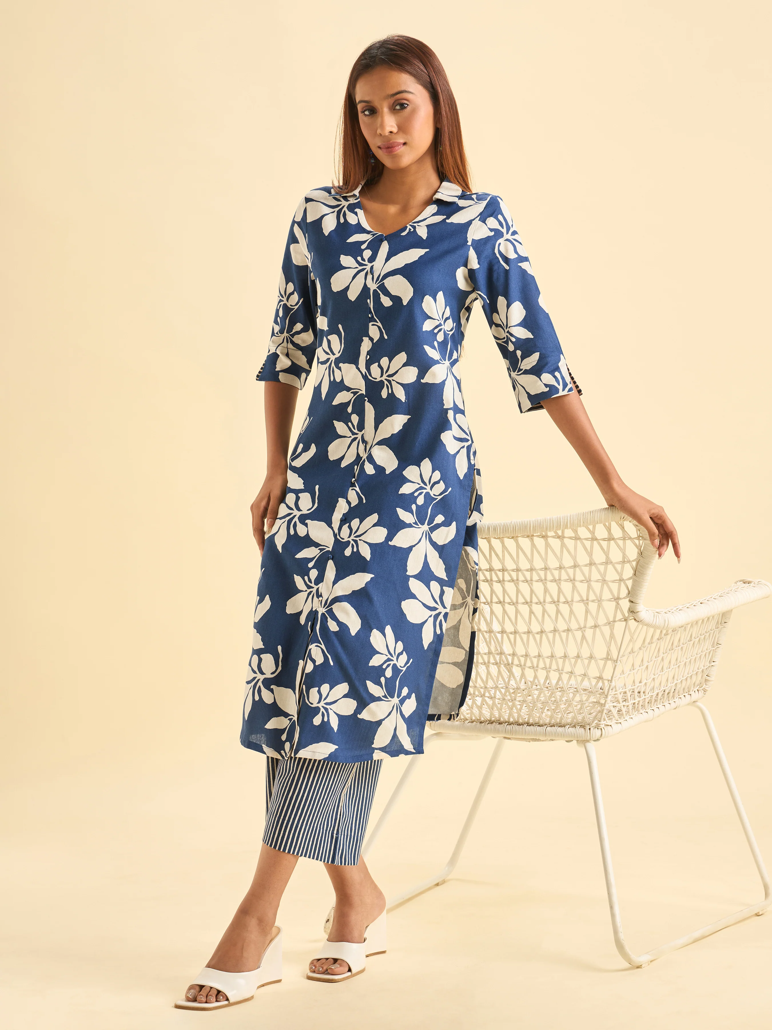 Navy Blue Cotton Flax Printed Slitted Kurti Set - Image 3