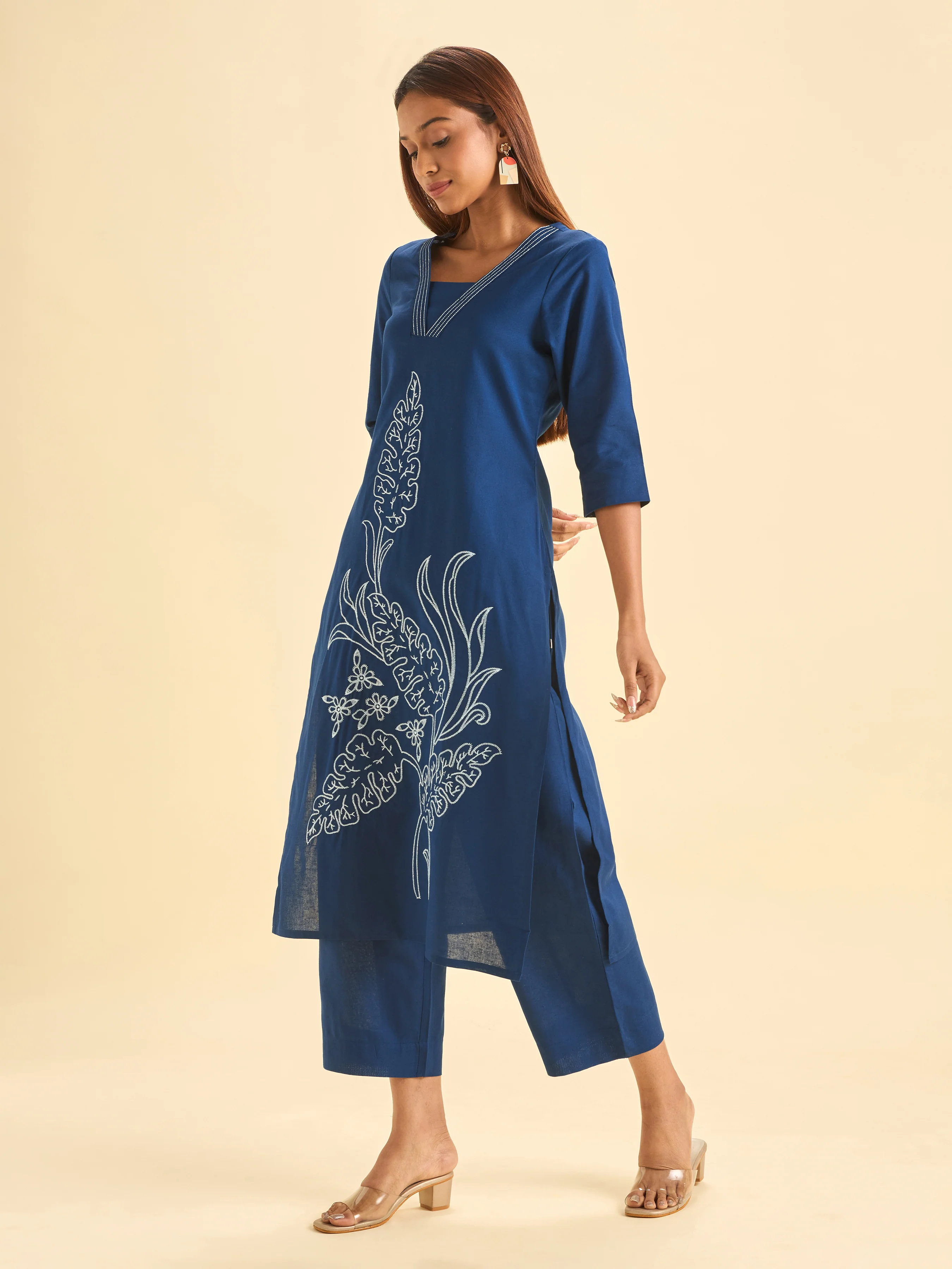 Navy Blue Cotton Flax Slitted Kurti Set With Embroidery - Image 4