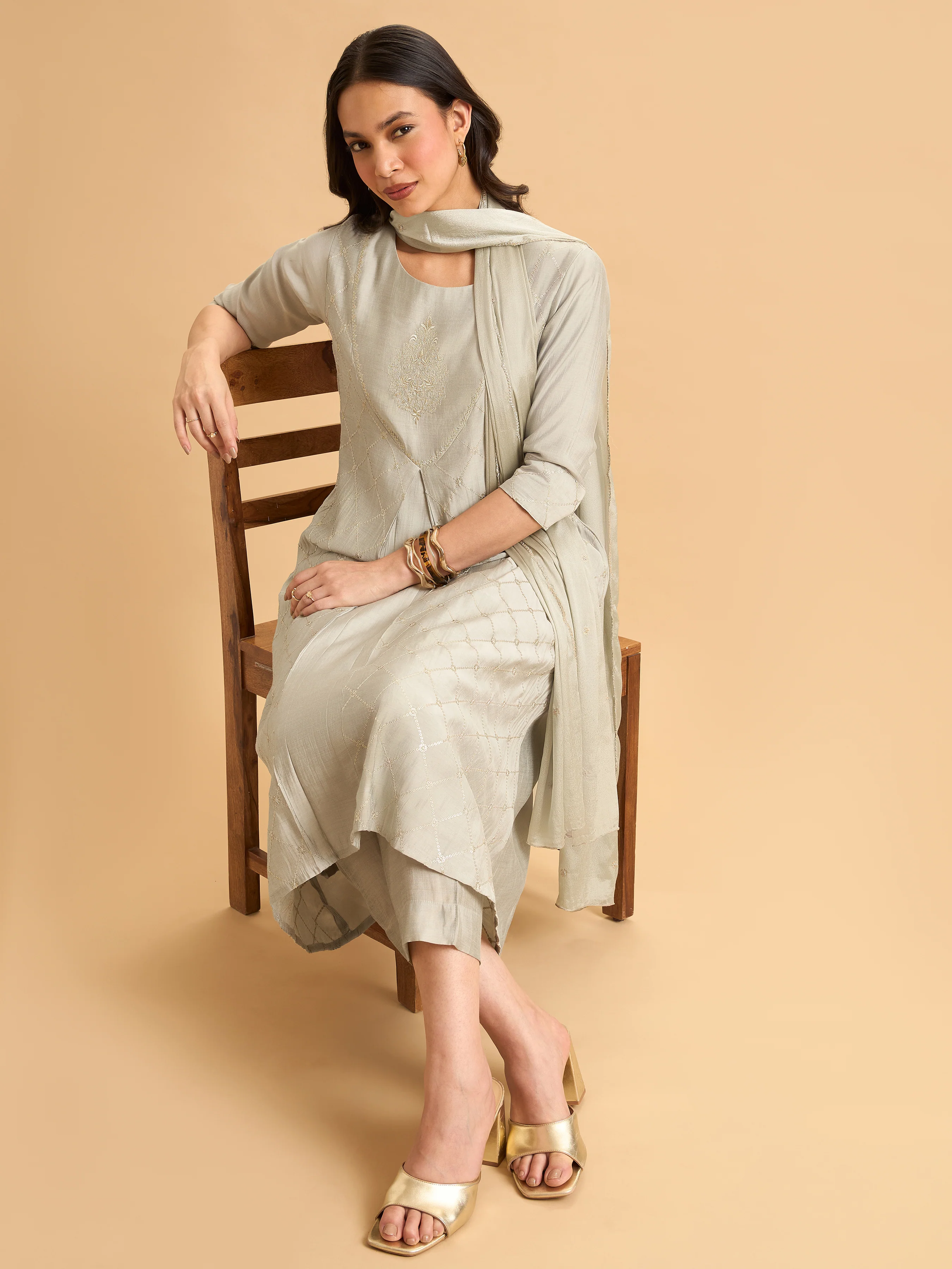 Pale Green Viscose Plain Kurta Set With Duppatta And Sequence Embroidery - Image 4