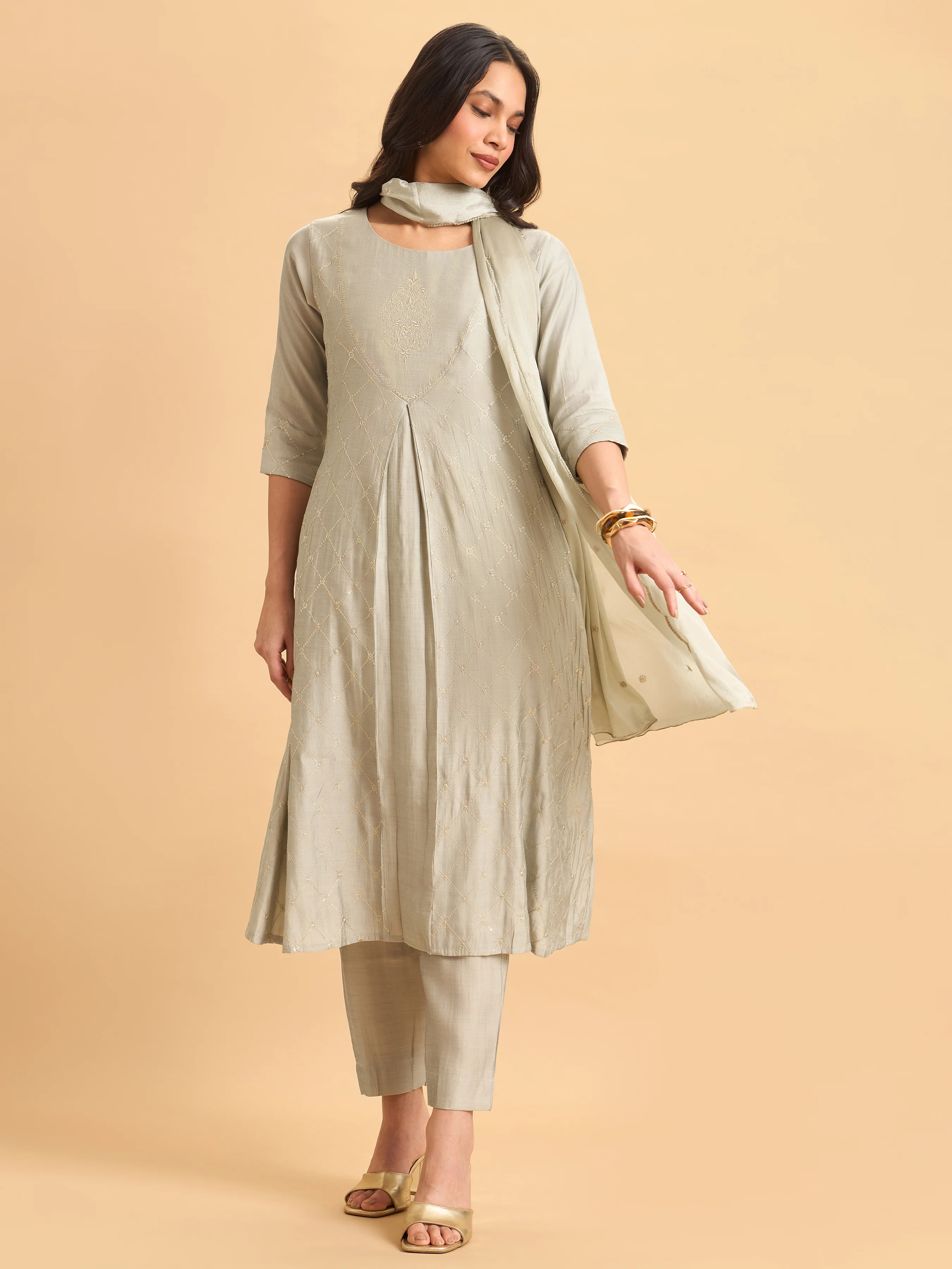 Pale Green Viscose Plain Kurta Set With Duppatta And Sequence Embroidery - Image 5
