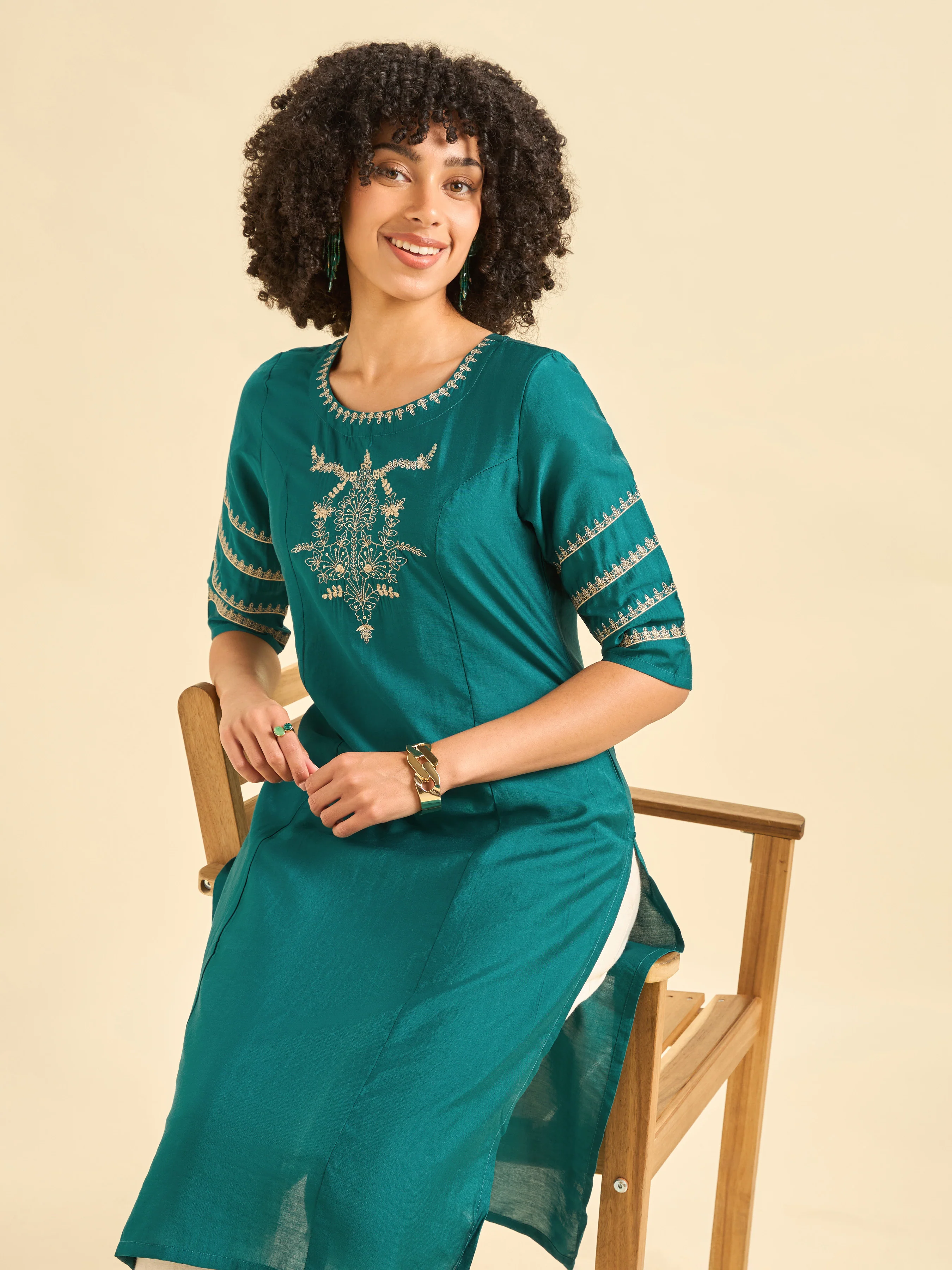 Teal Viscose Blend Plain Slitted Kurti With Embroidery - Image 3