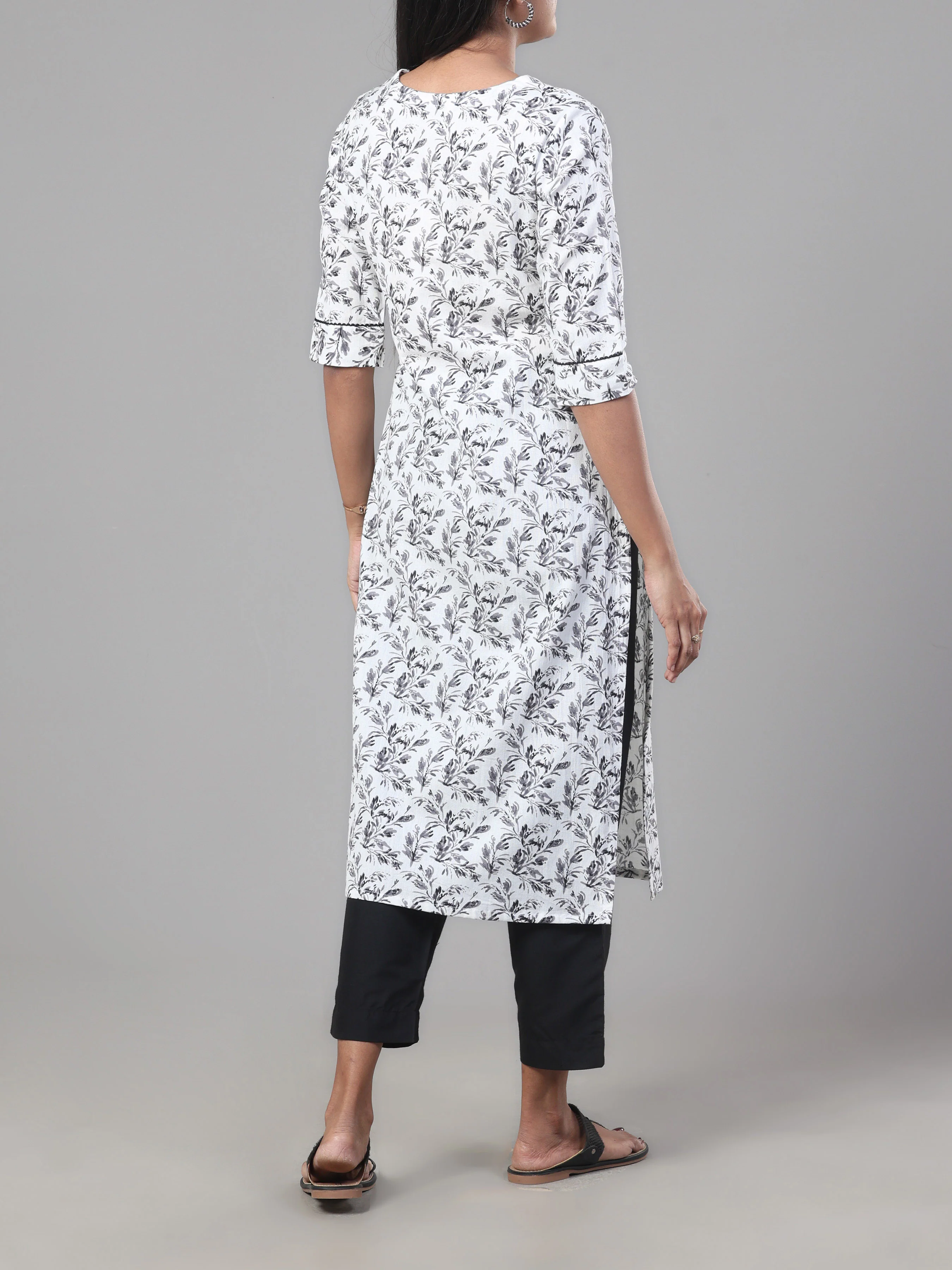 White Cotton Flax Printed Kurti With Lace Detailing - Image 5