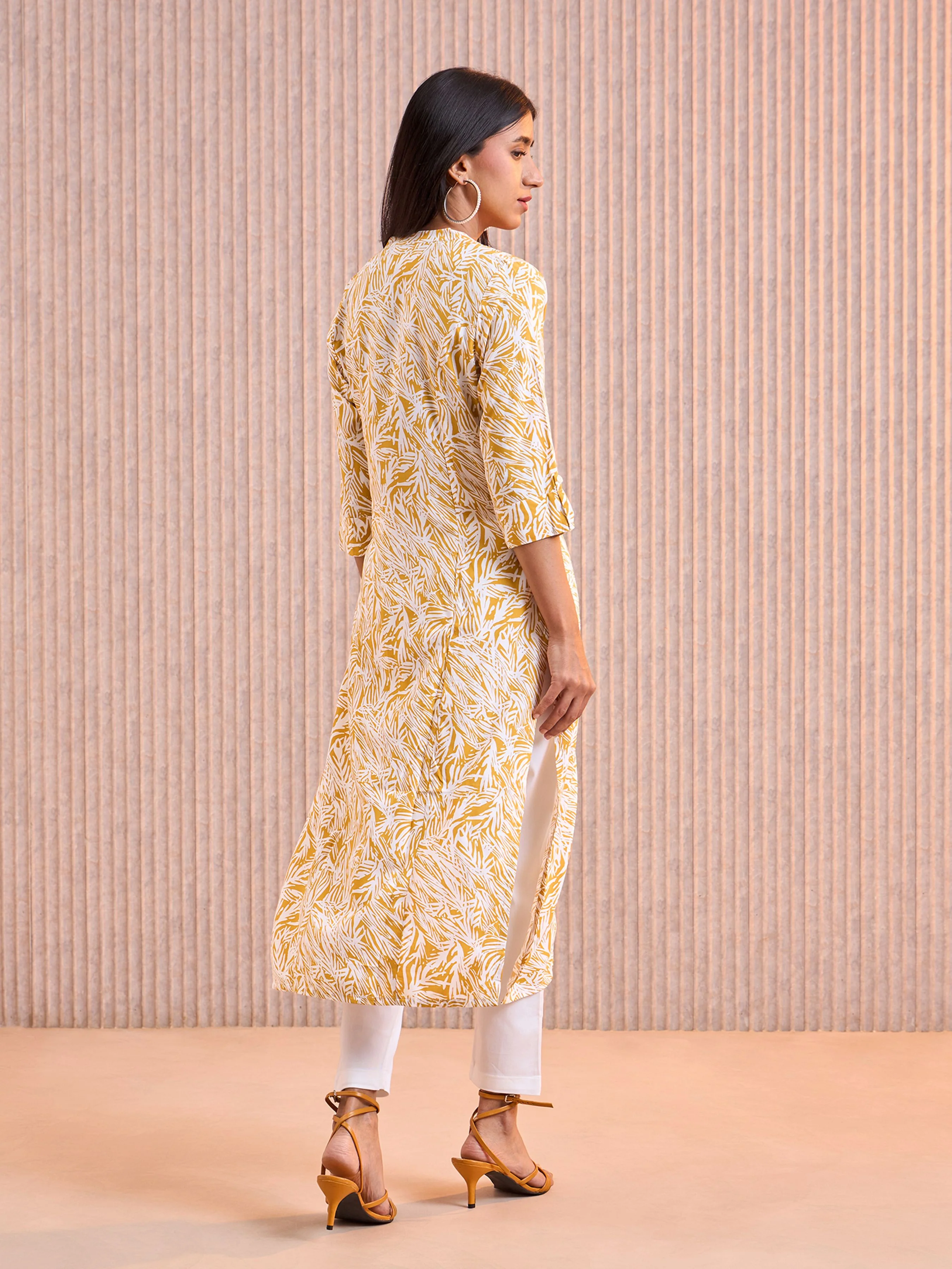 White Viscose Printed Kurti With Princess Cut - Image 5